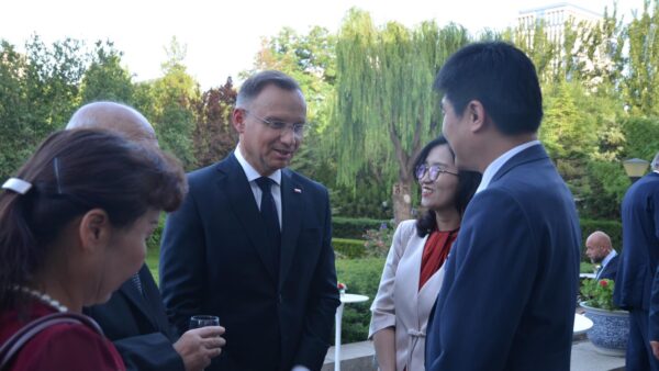 Ceremonia wręczenia odznaczeń za zasługi dla współpracy polsko–chińskiej w Ambasadzie RP w Pekinie